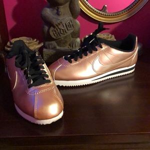 Rose gold Classic Cortez leather